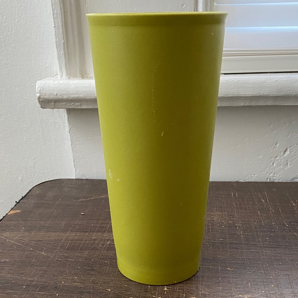 V! Tupperware Stackable 16 oz. 6.5" #1348 Olive